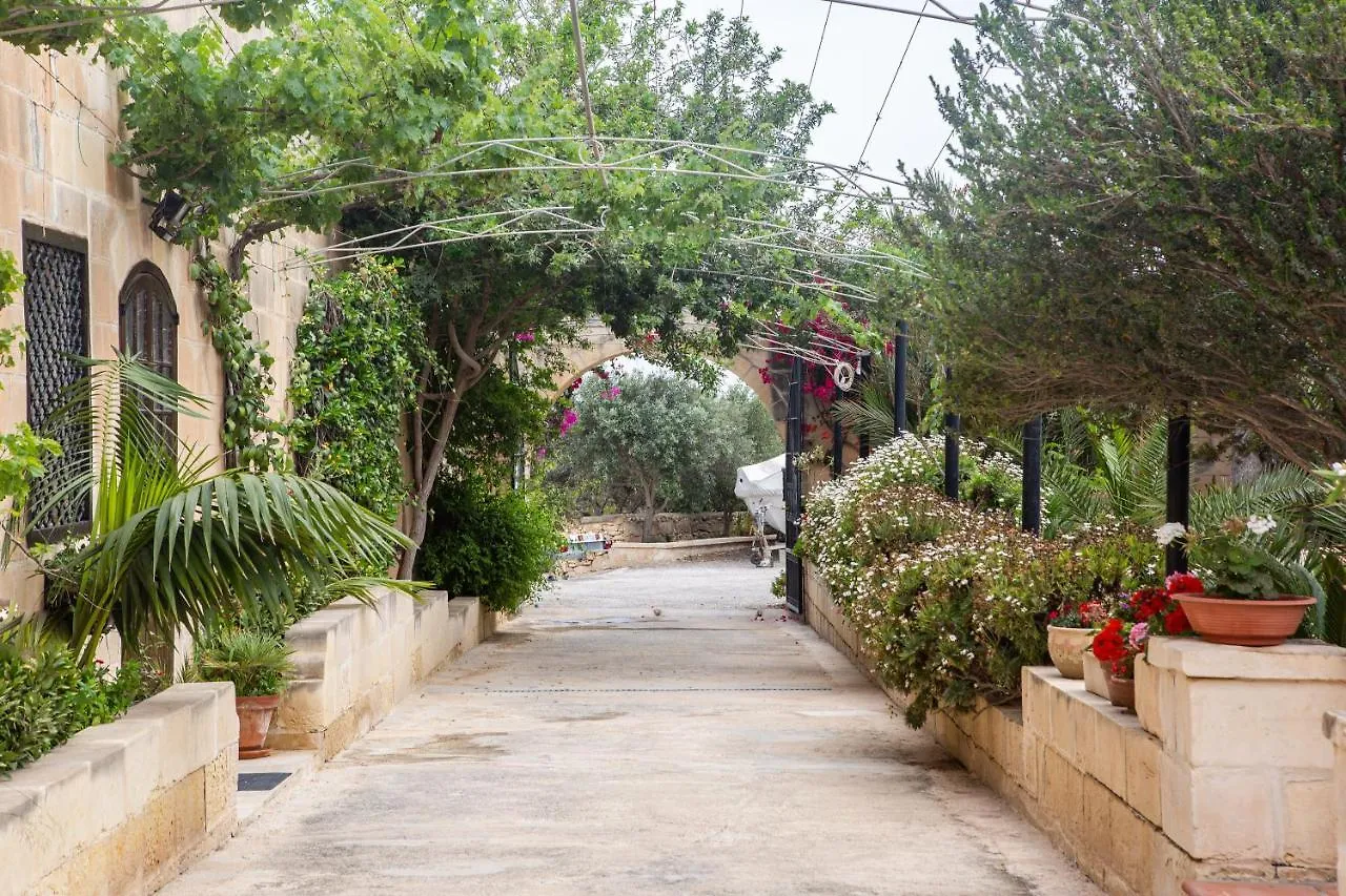 Ta' Bertu Host Family Bed & Breakfast Bed and Breakfast Ħal Far 2*,  Malta