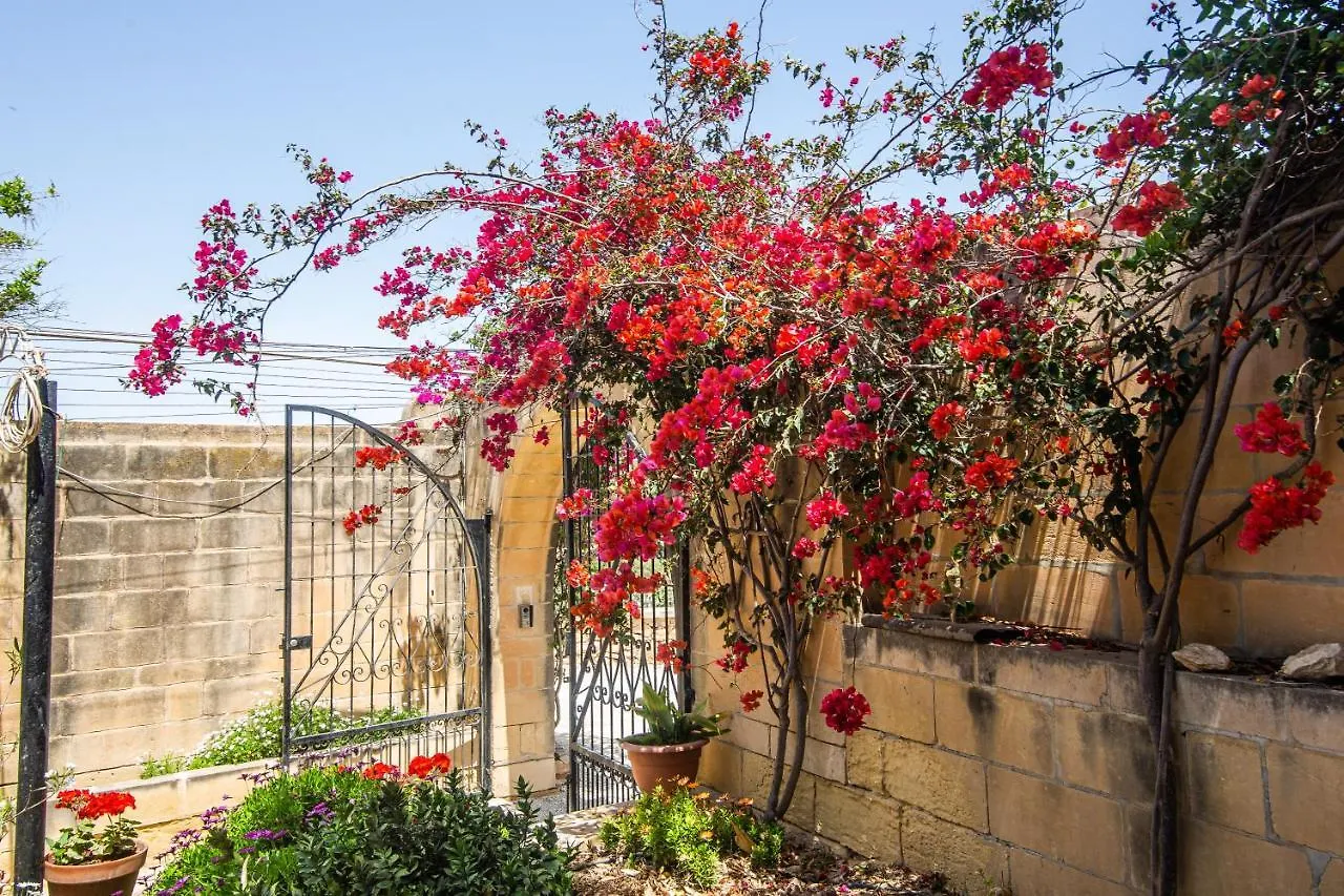 **  Ta' Bertu Host Family Bed & Breakfast Ħal Far Malta