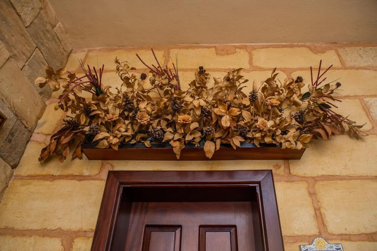 Ta' Bertu Host Family Bed & Breakfast Ħal Far 2*,