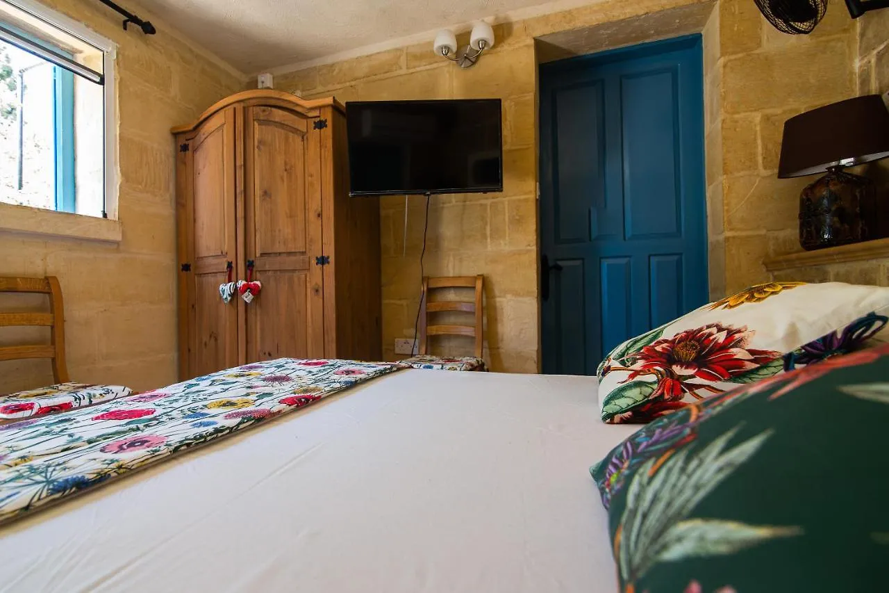 Ta' Bertu Host Family Bed & Breakfast Panzió Ħal Far 2*,  Málta