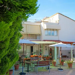 kristians-guesthouse.albaniahotels.org/
